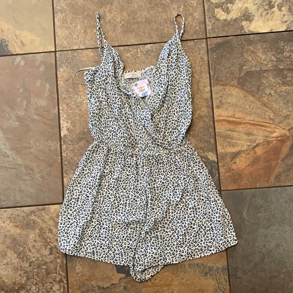 Copper Closet Other - Brand new with tags romper from Copper Closet